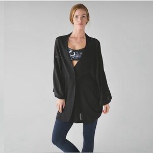 Lululemon Breeze Easy Wrap in Black. Oversized Cardigan. Oversized XS / S